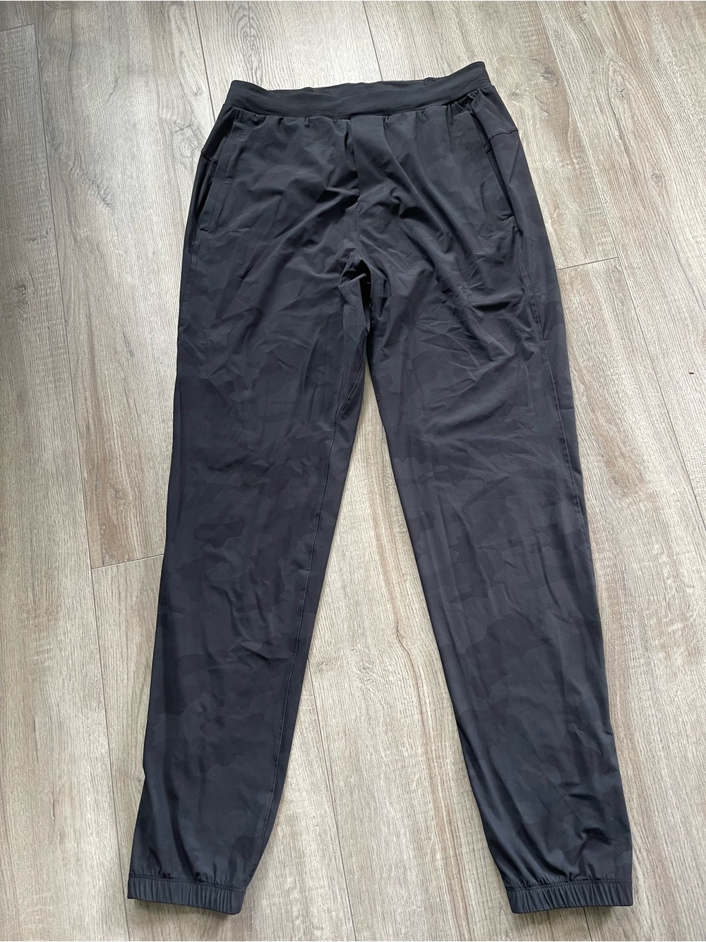 Lululemon Surge Jogger  size Meduim